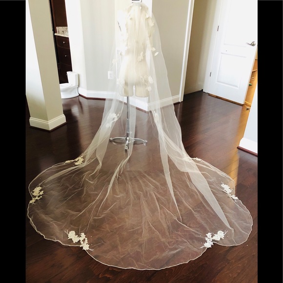 106” VINTAGE CATHEDRAL VEIL